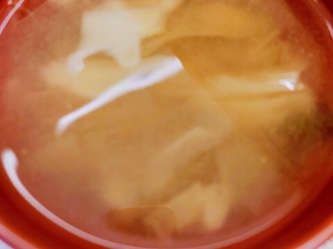 キャベツとわかめの味噌汁